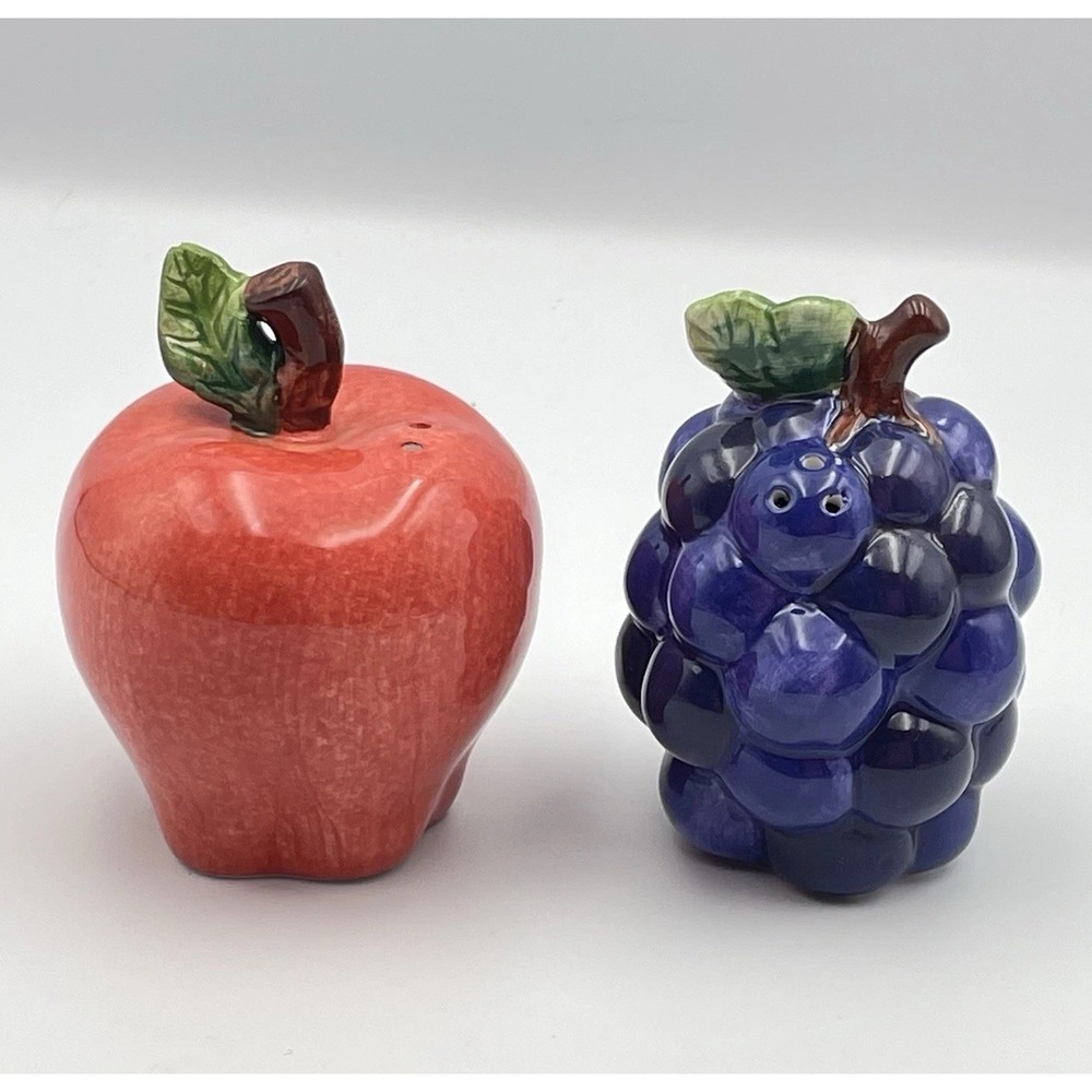 Vintage Jay Glossy Red Apple & Purple Grapes Bunch Salt &‎ Pepper Shakers Set